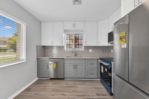 Touwnhouse à vendre à Deerfield Beach, Floride: 3 chambres, 125.23 m2 № 2261694 - photo 4