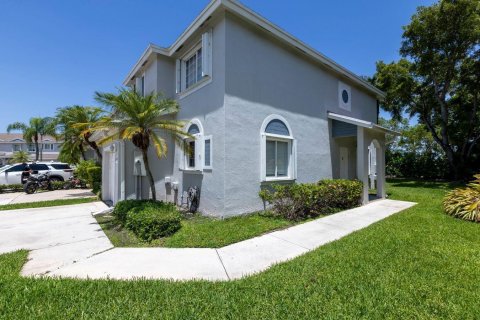 Touwnhouse à vendre à Deerfield Beach, Floride: 3 chambres, 125.23 m2 № 2261694 - photo 2