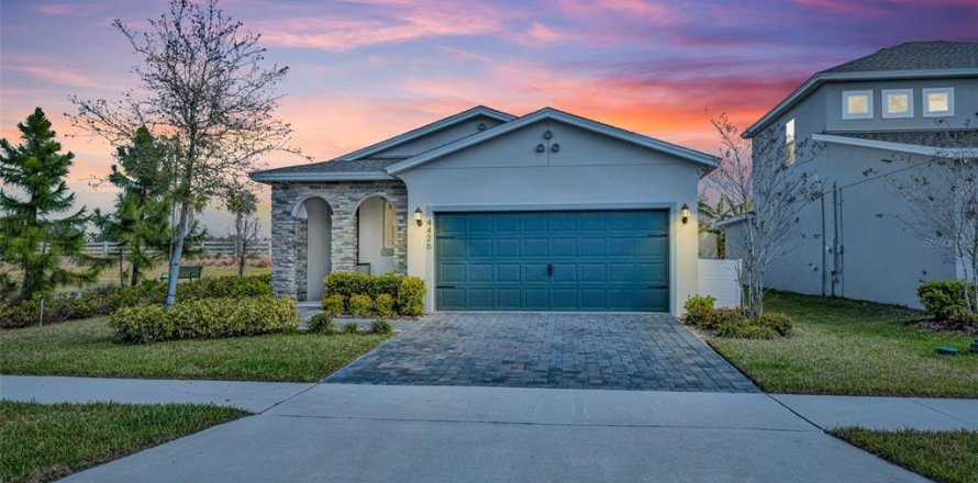 Villa ou maison à Clermont, Floride 4 chambres, 152.73 m2 № 1570175