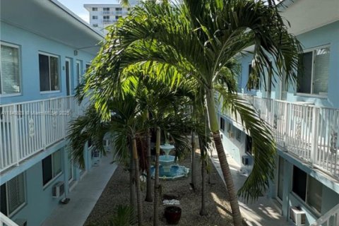 Снять в аренду кондоминиум в Майами-Бич, Флорида 1 спальня, 69.68м2, № 1830214 - фото 3