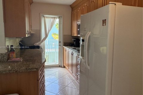 Снять в аренду кондоминиум в Майами-Бич, Флорида 1 спальня, 69.68м2, № 1830214 - фото 9