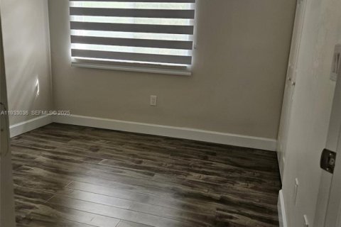 Снять в аренду таунхаус в Пемброк-Пайнс, Флорида 3 спальни, 117.34м2, № 1991814 - фото 21