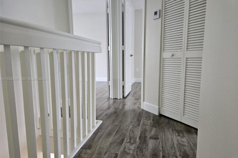 Снять в аренду таунхаус в Пемброк-Пайнс, Флорида 3 спальни, 117.34м2, № 1991814 - фото 17