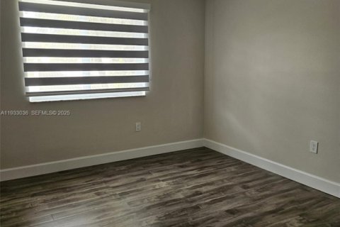 Снять в аренду таунхаус в Пемброк-Пайнс, Флорида 3 спальни, 117.34м2, № 1991814 - фото 14