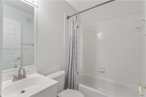 Снять в аренду таунхаус в Пемброк-Пайнс, Флорида 3 спальни, 117.34м2, № 1991814 - фото 26