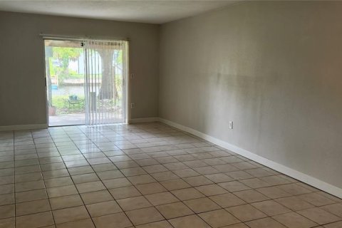 Apartamento en alquiler en Port Richey, Florida, 2 dormitorios, 78.97 m2 № 1876820 - foto 8