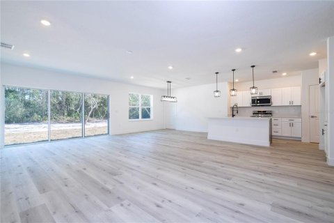 House in Eustis, Florida 4 bedrooms, 172.89 sq.m. № 1533320 - photo 13