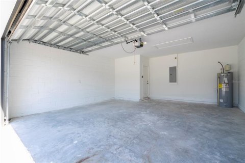 House in Eustis, Florida 4 bedrooms, 172.89 sq.m. № 1533320 - photo 23