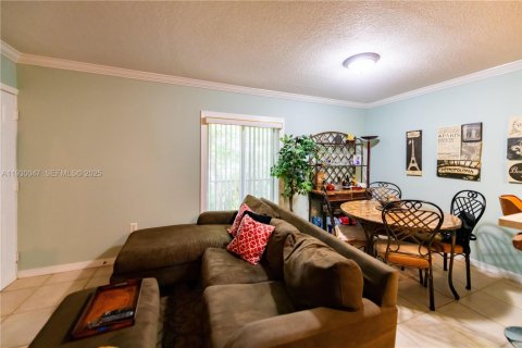 Condo in Miami, Florida, 1 bedroom № 1989387 - photo 10