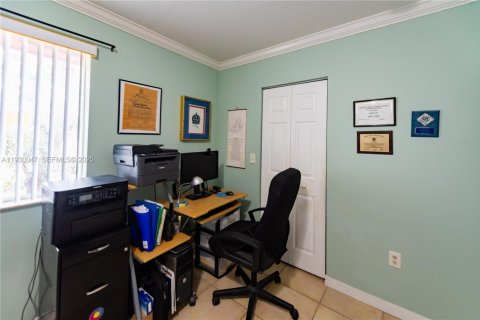 Condo in Miami, Florida, 1 bedroom № 1989387 - photo 15