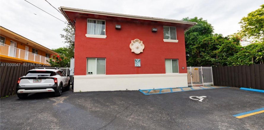 Condo in Miami, Florida, 1 bedroom № 1989387