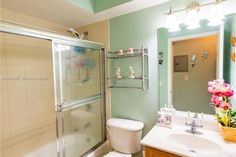 Condo in Miami, Florida, 1 bedroom № 1989387 - photo 14