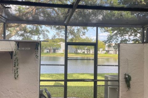 Touwnhouse à vendre à Pembroke Pines, Floride: 3 chambres, 136.75 m2 № 2003933 - photo 6