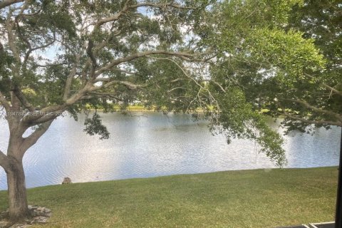 Touwnhouse à vendre à Pembroke Pines, Floride: 3 chambres, 136.75 m2 № 2003933 - photo 14