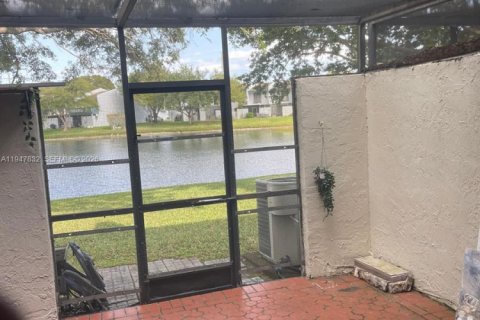 Touwnhouse à vendre à Pembroke Pines, Floride: 3 chambres, 136.75 m2 № 2003933 - photo 5