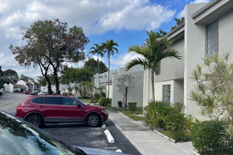 Touwnhouse à vendre à Pembroke Pines, Floride: 3 chambres, 136.75 m2 № 2003933 - photo 13