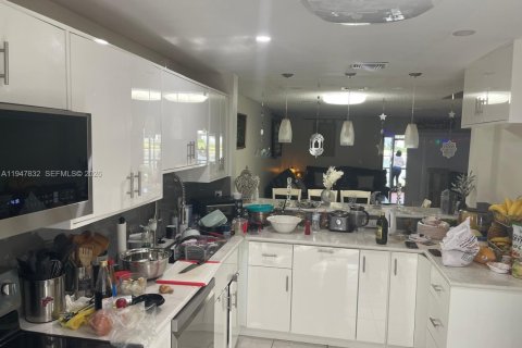 Touwnhouse à vendre à Pembroke Pines, Floride: 3 chambres, 136.75 m2 № 2003933 - photo 9