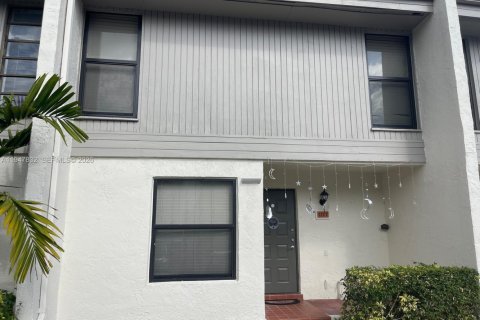 Touwnhouse à vendre à Pembroke Pines, Floride: 3 chambres, 136.75 m2 № 2003933 - photo 2