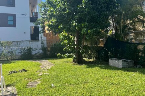 Apartamento en alquiler en Miami, Florida, 1 dormitorio, 236.53 m2 № 1951819 - foto 20