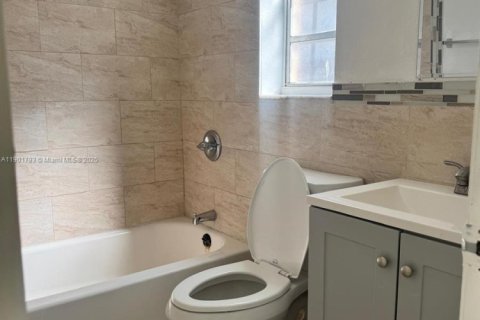 Apartamento en alquiler en Miami, Florida, 1 dormitorio, 236.53 m2 № 1951819 - foto 18