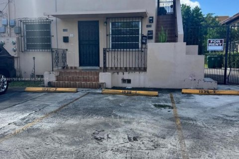 Apartamento en alquiler en Miami, Florida, 1 dormitorio, 236.53 m2 № 1951819 - foto 1