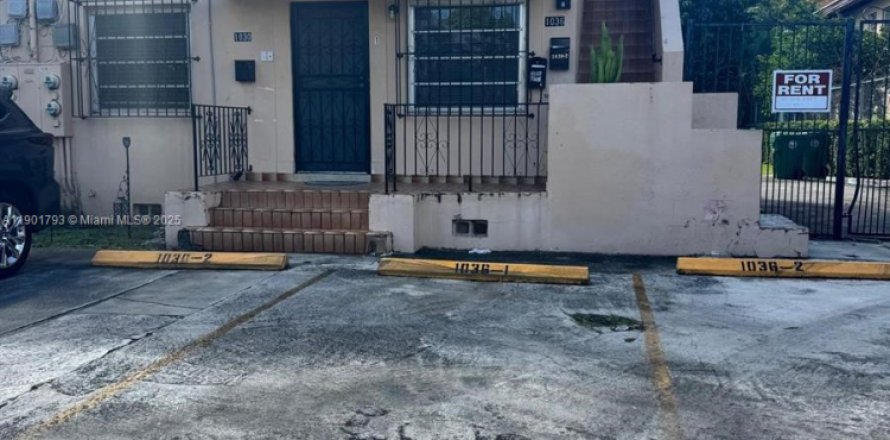 Apartamento en Miami, Florida 1 dormitorio, 236.53 m2 № 1951819