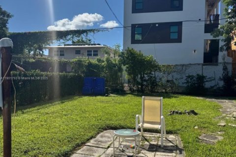 Apartamento en alquiler en Miami, Florida, 1 dormitorio, 236.53 m2 № 1951819 - foto 21