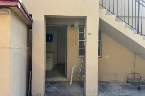 Apartamento en alquiler en Miami, Florida, 1 dormitorio, 236.53 m2 № 1951819 - foto 9