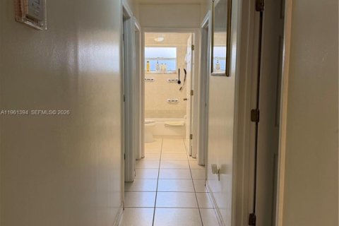 Villa ou maison à louer à Miami, Floride: 3 chambres, 198.81 m2 № 2023299 - photo 11