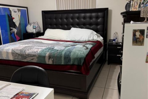 Villa ou maison à louer à Miami, Floride: 3 chambres, 198.81 m2 № 2023299 - photo 16