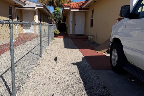 Villa ou maison à Miami, Floride 3 chambres, 198.81 m2 № 2023299