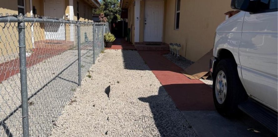 Villa ou maison à Miami, Floride 3 chambres, 198.81 m2 № 2023299