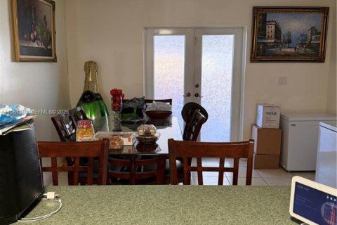 Villa ou maison à louer à Miami, Floride: 3 chambres, 198.81 m2 № 2023299 - photo 8