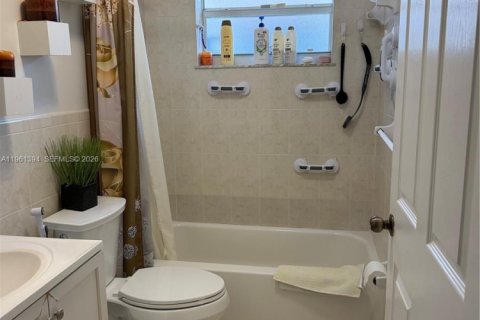 Villa ou maison à louer à Miami, Floride: 3 chambres, 198.81 m2 № 2023299 - photo 13