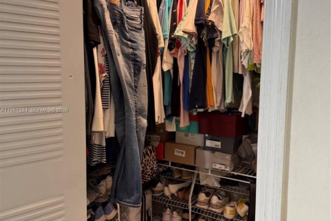 Villa ou maison à louer à Miami, Floride: 3 chambres, 198.81 m2 № 2023299 - photo 17