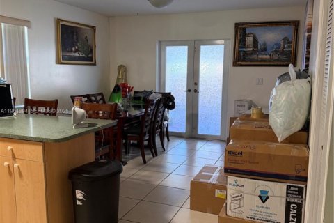 Villa ou maison à louer à Miami, Floride: 3 chambres, 198.81 m2 № 2023299 - photo 10