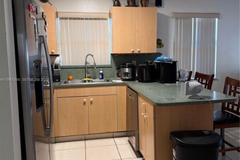 Villa ou maison à louer à Miami, Floride: 3 chambres, 198.81 m2 № 2023299 - photo 9