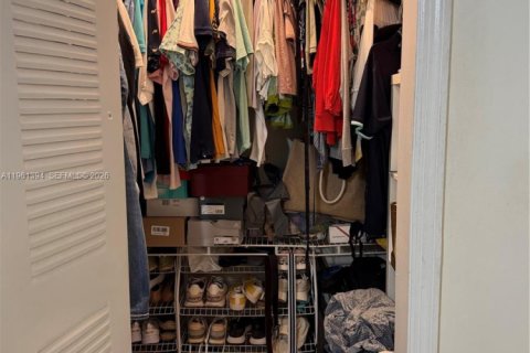 Villa ou maison à louer à Miami, Floride: 3 chambres, 198.81 m2 № 2023299 - photo 18