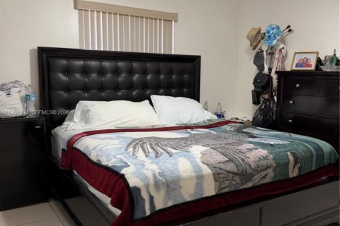 Villa ou maison à louer à Miami, Floride: 3 chambres, 198.81 m2 № 2023299 - photo 15