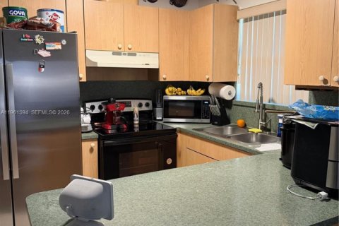 Villa ou maison à louer à Miami, Floride: 3 chambres, 198.81 m2 № 2023299 - photo 7