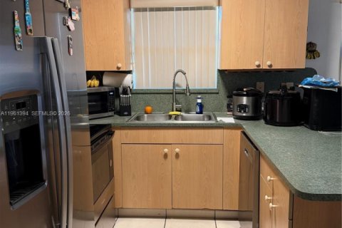 Villa ou maison à louer à Miami, Floride: 3 chambres, 198.81 m2 № 2023299 - photo 6