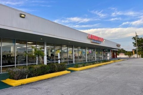 Immobilier commercial à louer à Titusville, Floride: 1594.2 m2 № 1681415 - photo 5