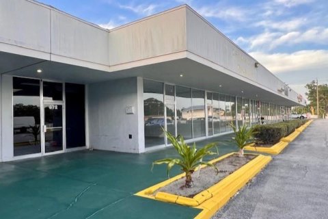 Immobilier commercial à louer à Titusville, Floride: 1594.2 m2 № 1681415 - photo 8