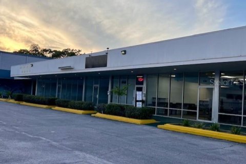 Immobilier commercial à louer à Titusville, Floride: 1594.2 m2 № 1681415 - photo 2