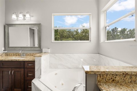 House in Windermere, Florida 4 bedrooms, 214.23 sq.m. № 1743665 - photo 22