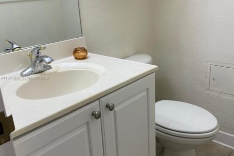 Condo in Hollywood, Florida, 1 bedroom  № 2024485 - photo 14