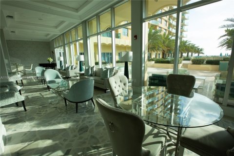 Condo in Hollywood, Florida, 1 bedroom  № 2024485 - photo 29