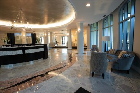 Condo in Hollywood, Florida, 1 bedroom  № 2024485 - photo 20
