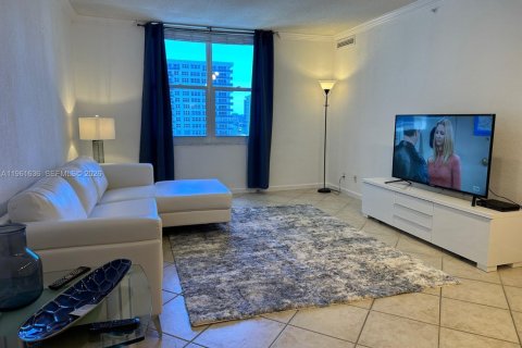 Condo in Hollywood, Florida, 1 bedroom  № 2024485 - photo 10
