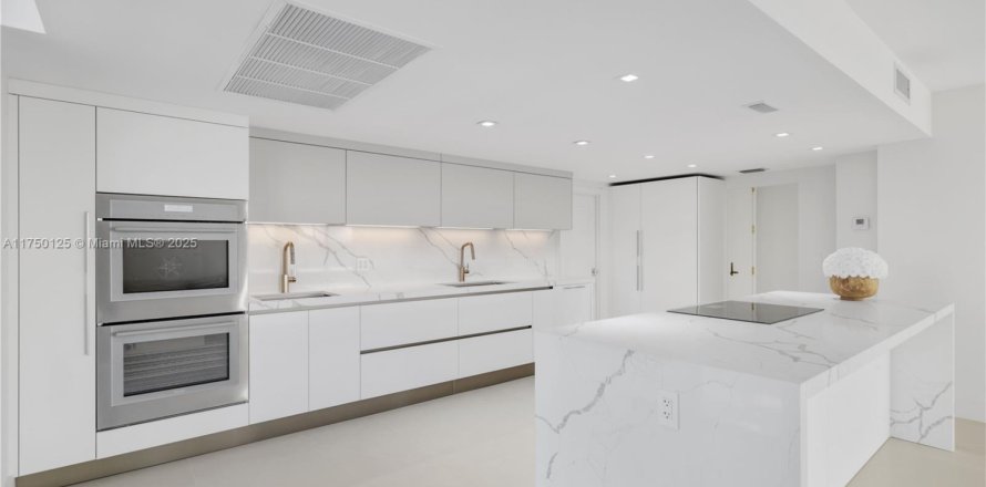 Condo in Miami Beach, Florida, 2 bedrooms № 1875376